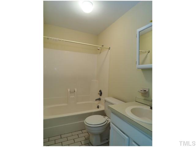 4300 Hunters Club Drive Raleigh, NC 27606 - Photo 15 of 19 Upstairs Bathroom!