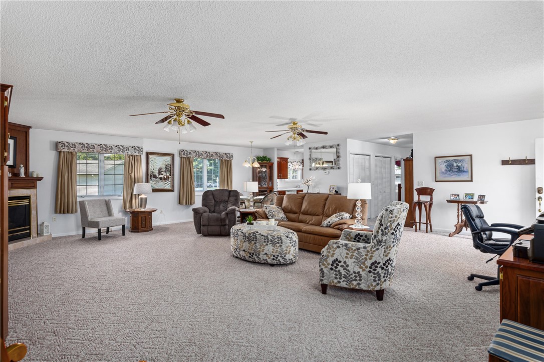 305 Wall Street Findlay, IL 62534 - Photo 3 of 22