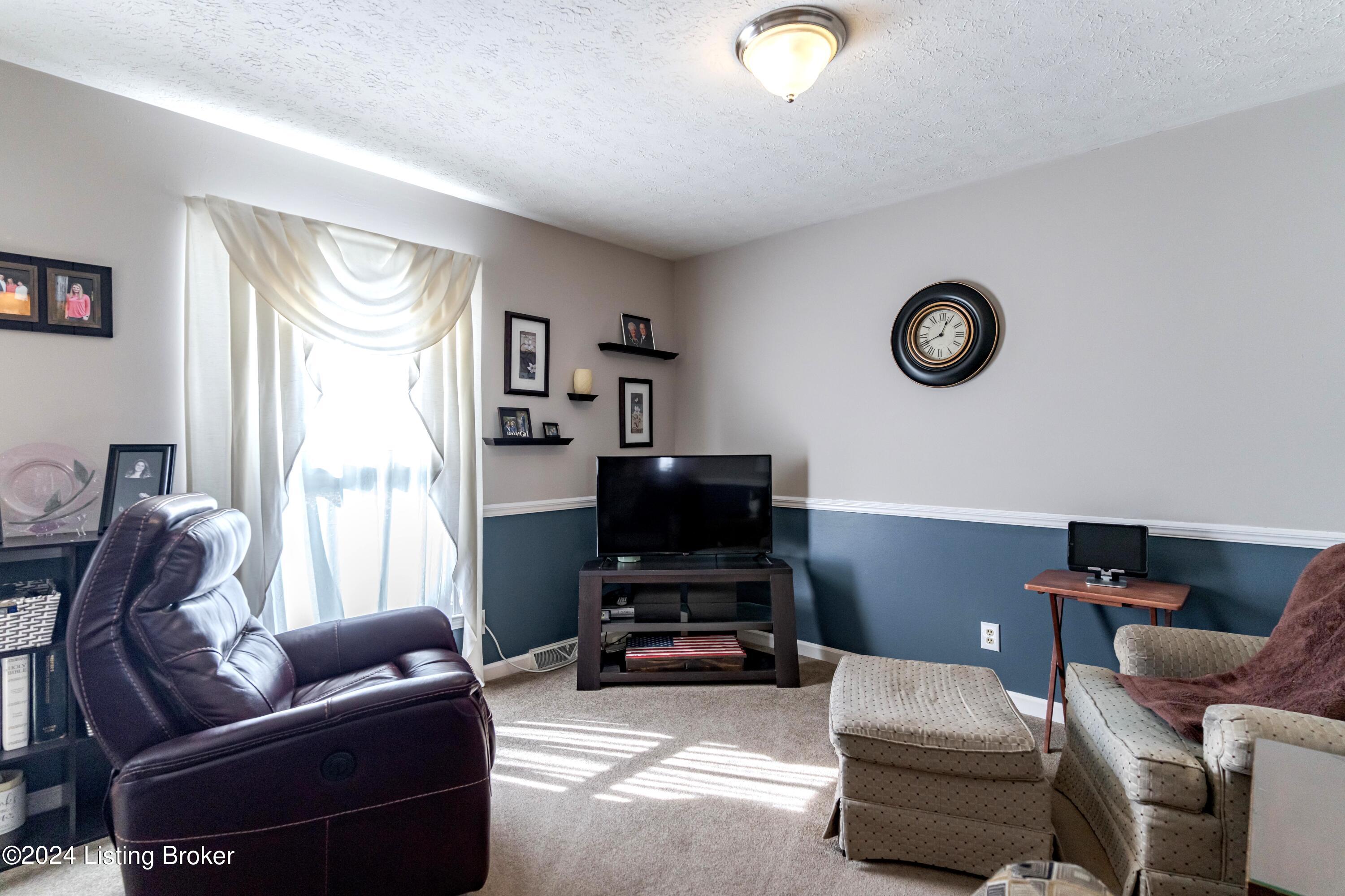 3354 Bagdad Road Bagdad, KY 40003 - Photo 22 of 53 Living Room