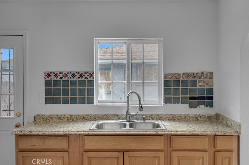 902 North Mayo Avenue Compton, CA 90221 - Photo 19 of 50