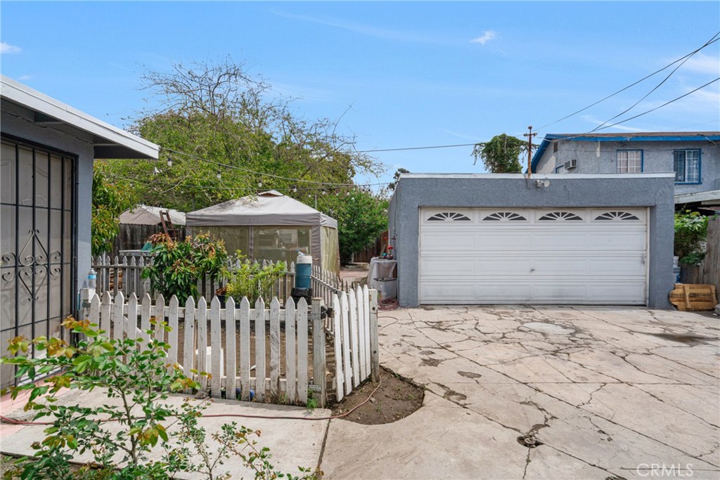 902 North Mayo Avenue Compton, CA 90221 - Photo 29 of 50