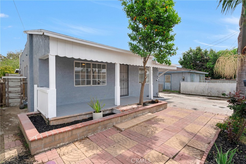 902 North Mayo Avenue Compton, CA 90221 - Photo 3 of 50