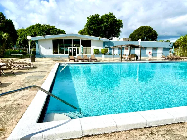$1,500 | 470 Executive Center Drive, Unit 5K, West Palm Beach, FL 33401