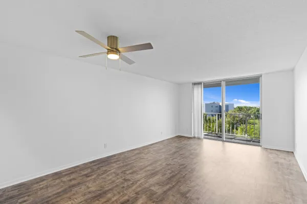$1,500 | 470 Executive Center Drive, Unit 5K, West Palm Beach, FL 33401