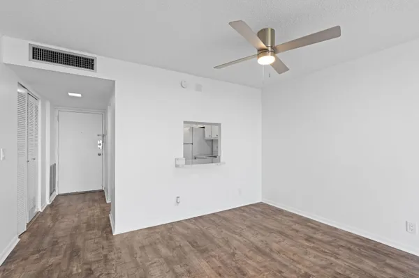 $1,500 | 470 Executive Center Drive, Unit 5K, West Palm Beach, FL 33401
