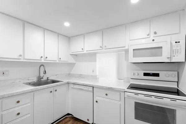 $1,500 | 470 Executive Center Drive, Unit 5K, West Palm Beach, FL 33401