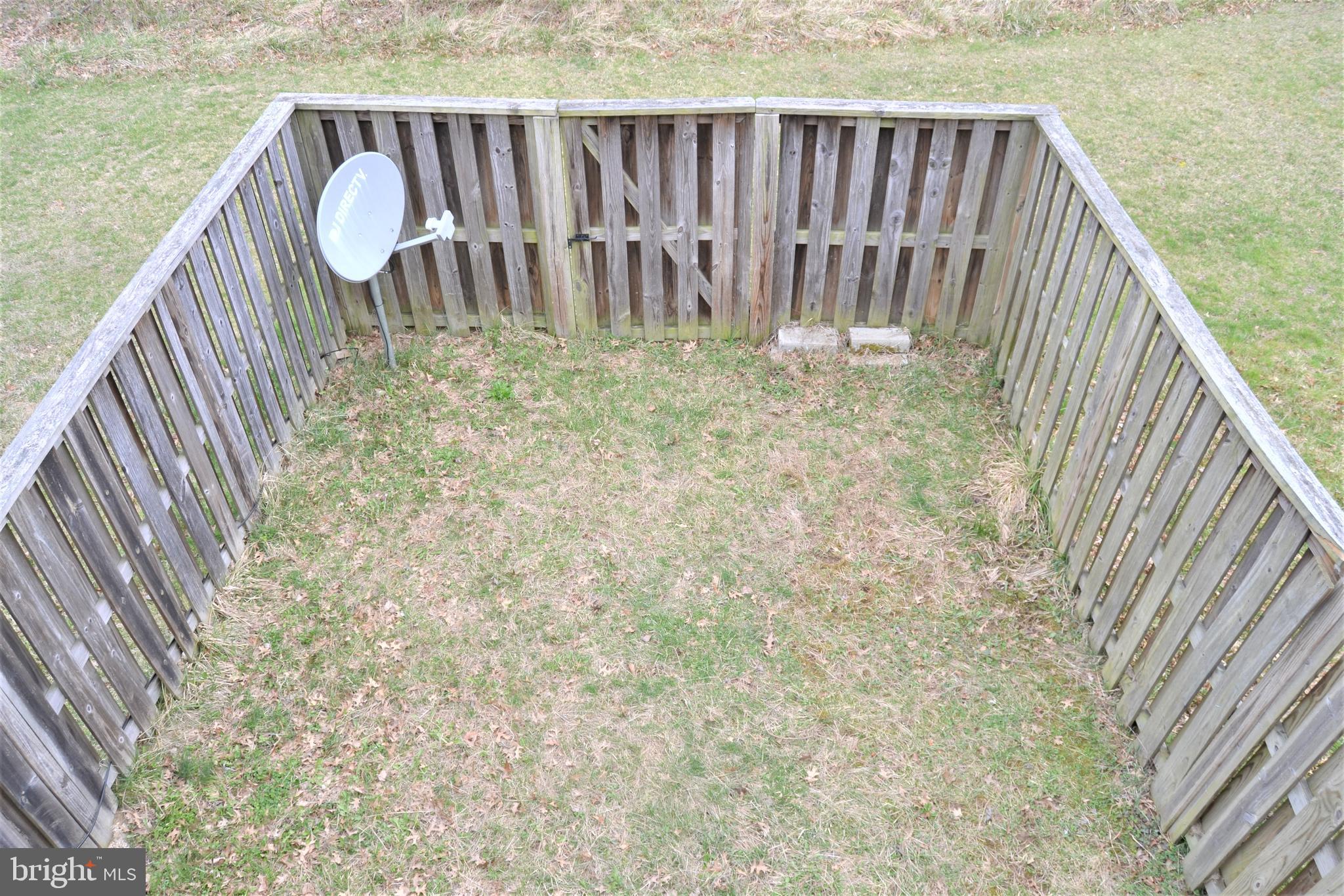 6952 Rockfield Road Baltimore, MD 21244 - Photo 23 of 40 Fully fenced yard off lower level