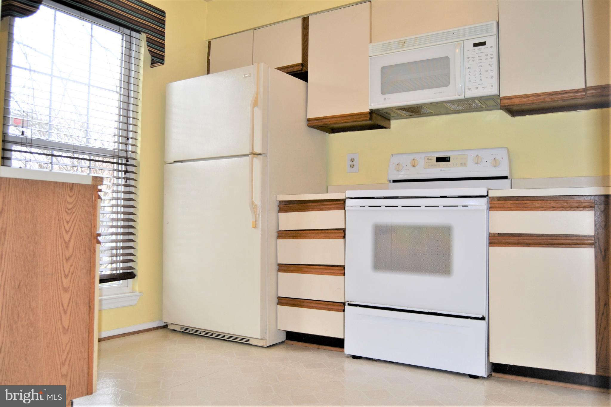 6952 Rockfield Road Baltimore, MD 21244 - Photo 7 of 40 Sunny kitchen