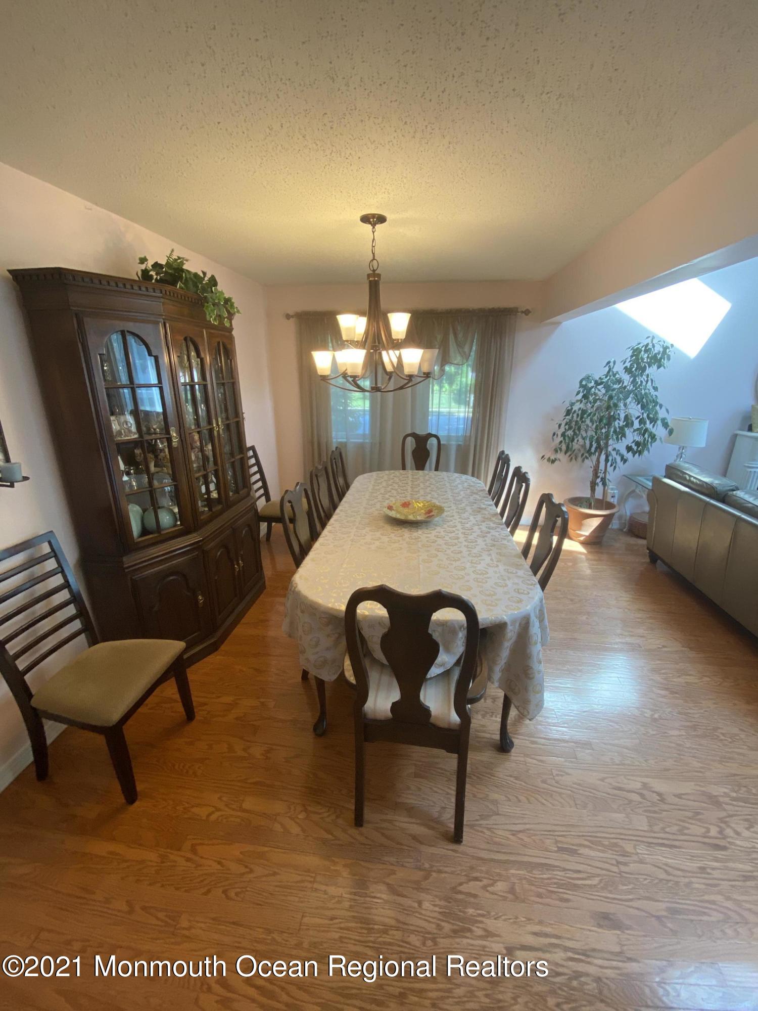 11 Cornwallis Road Toms River, NJ 08755 - Photo 4 of 44 19391953-2E32-474A-B87E-07428191F90F