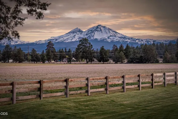 $2,297,000 | 17186 Highway 126, Sisters, OR 97759
