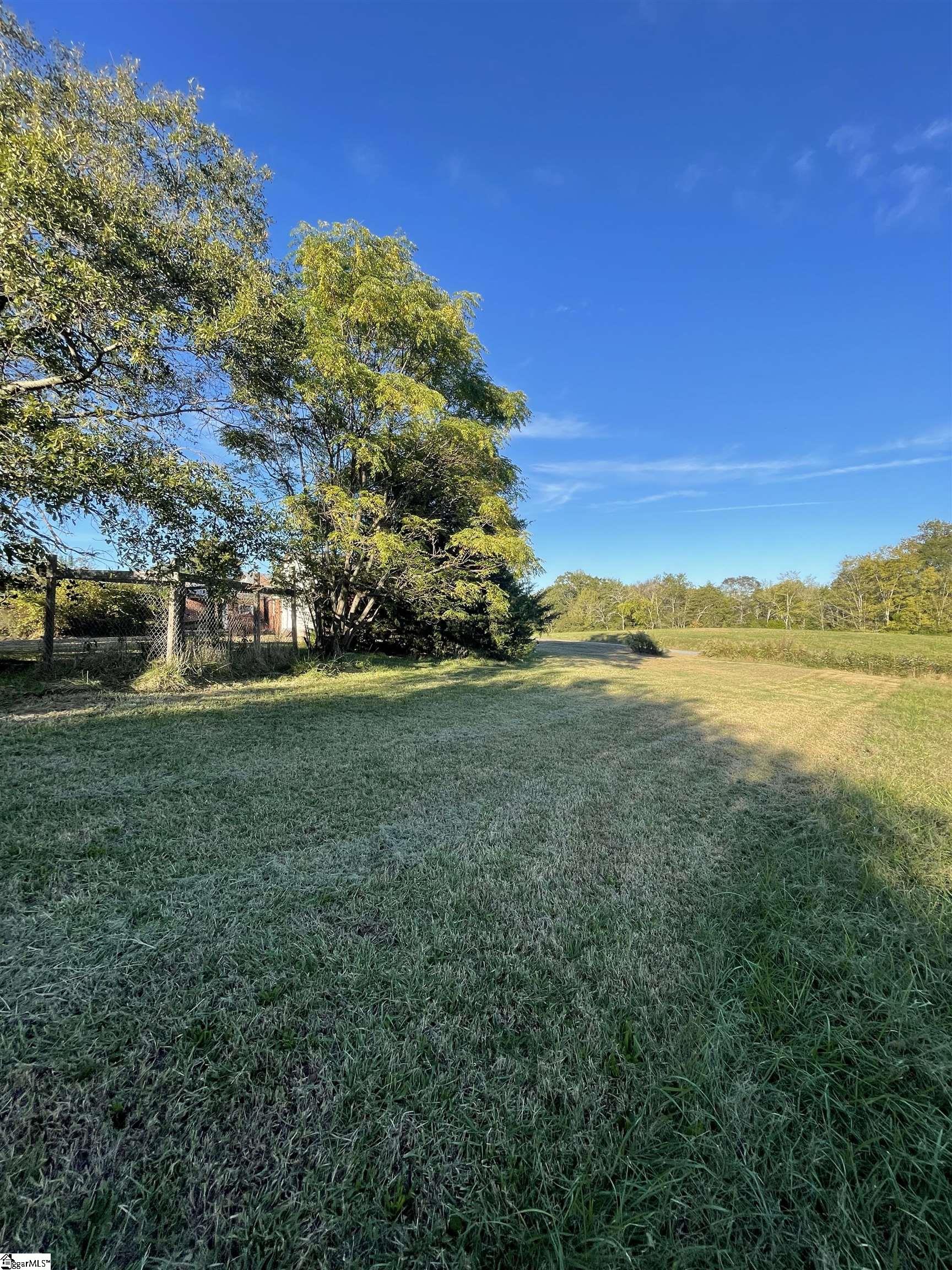222 Carlton Road Woodruff, SC 29388 - Photo 9 of 27