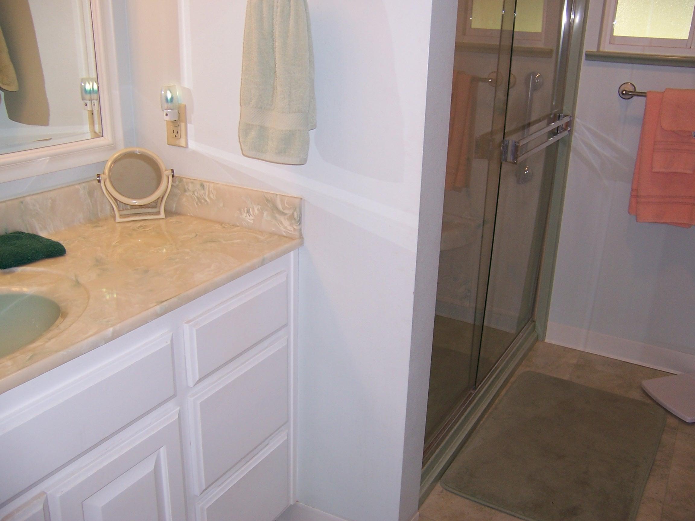 3372 Freeland Road Central Point, OR 97502 - Photo 28 of 37 Guest Bathroom #1