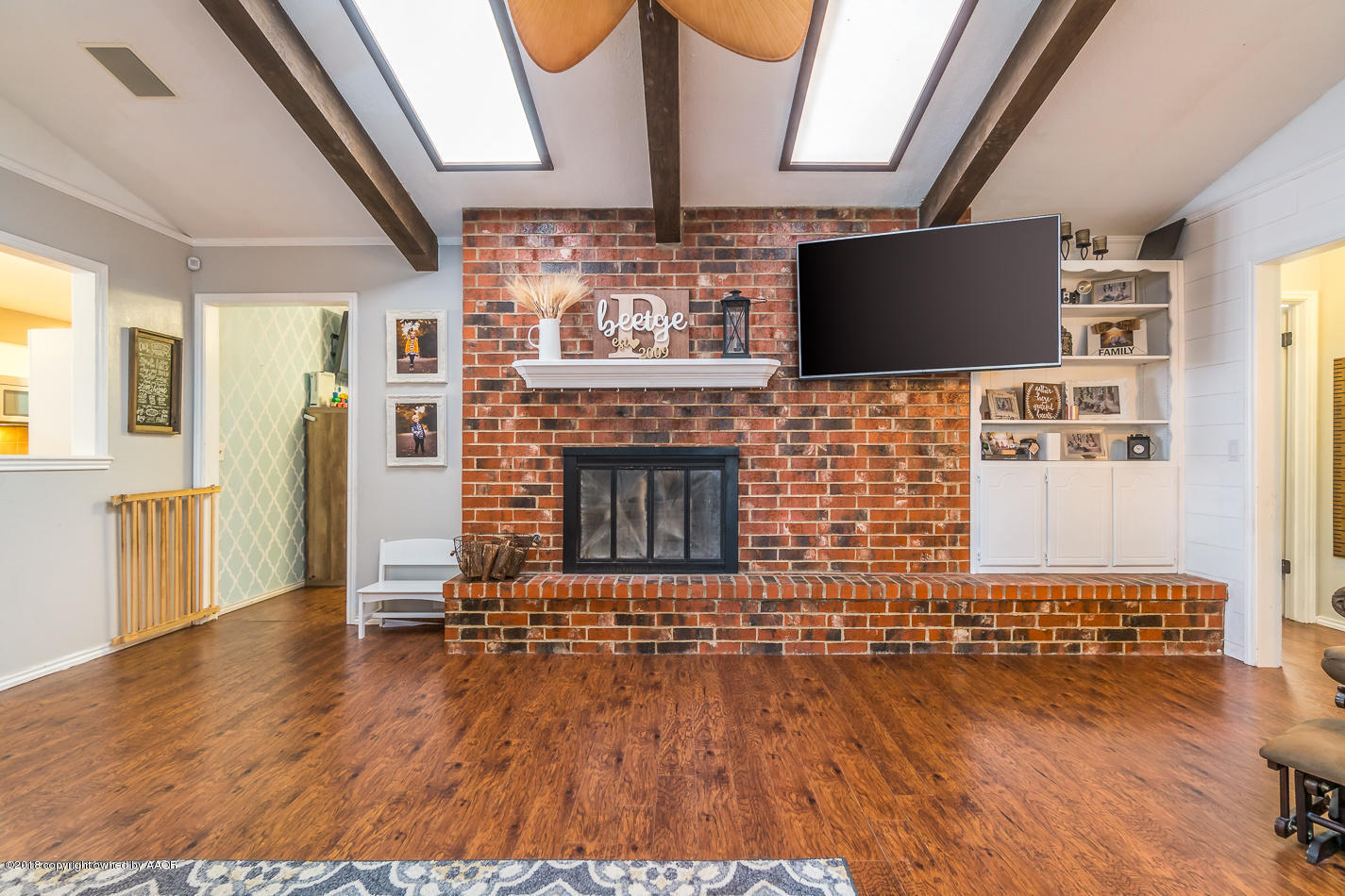 6707 Falcon Road Amarillo, TX 79109 - Photo 4 of 26 Living Room