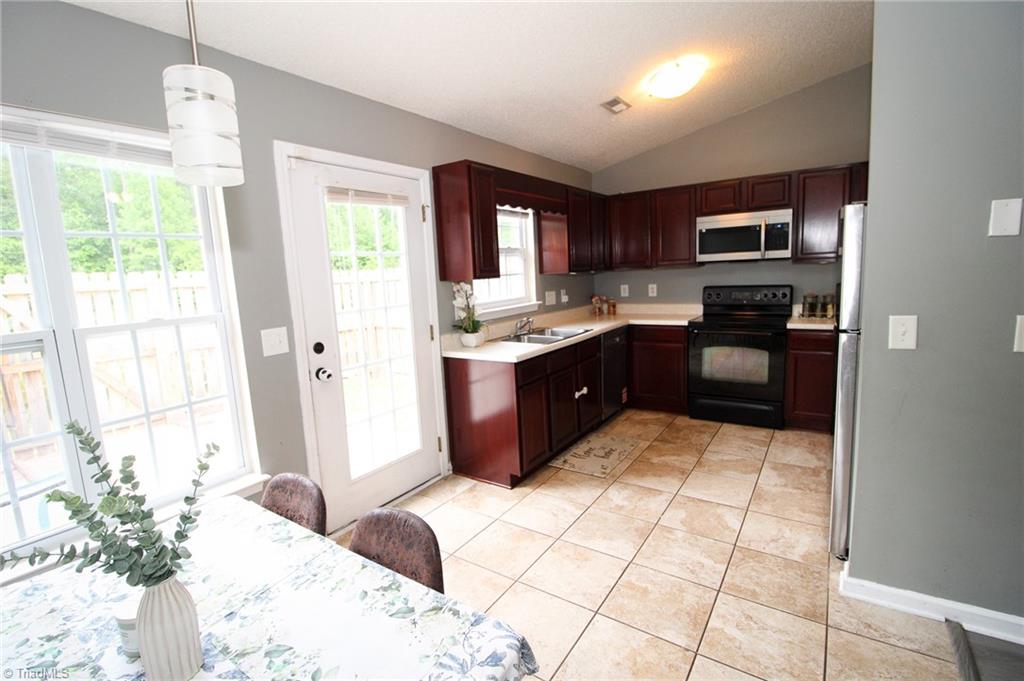 2810 WaterStone Loop High Point, NC 27265 - Photo 8 of 28 Gallery Image 8