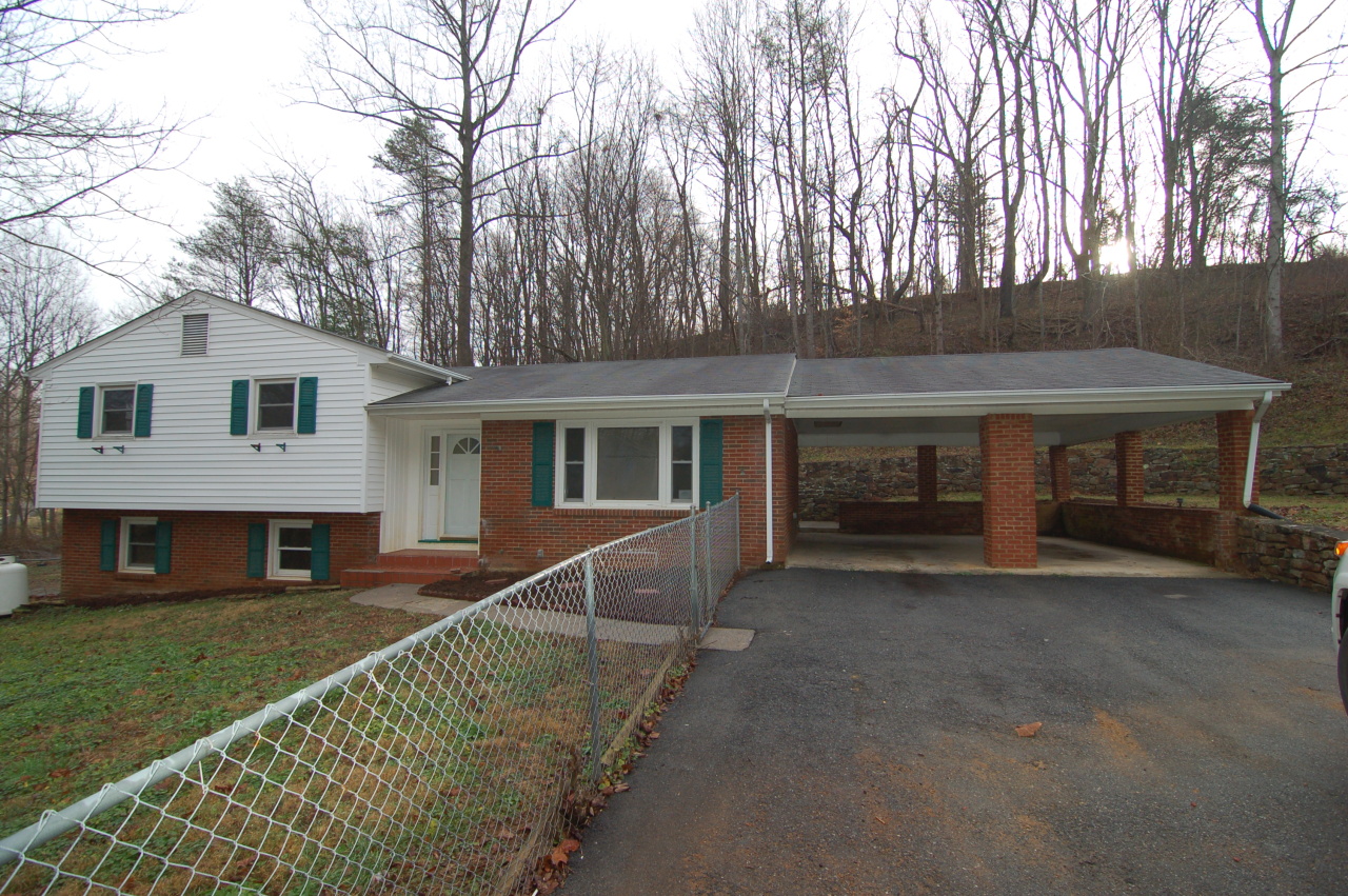 1100 Shady Run Road Vinton, VA 24179 - Photo 1 of 17 Main