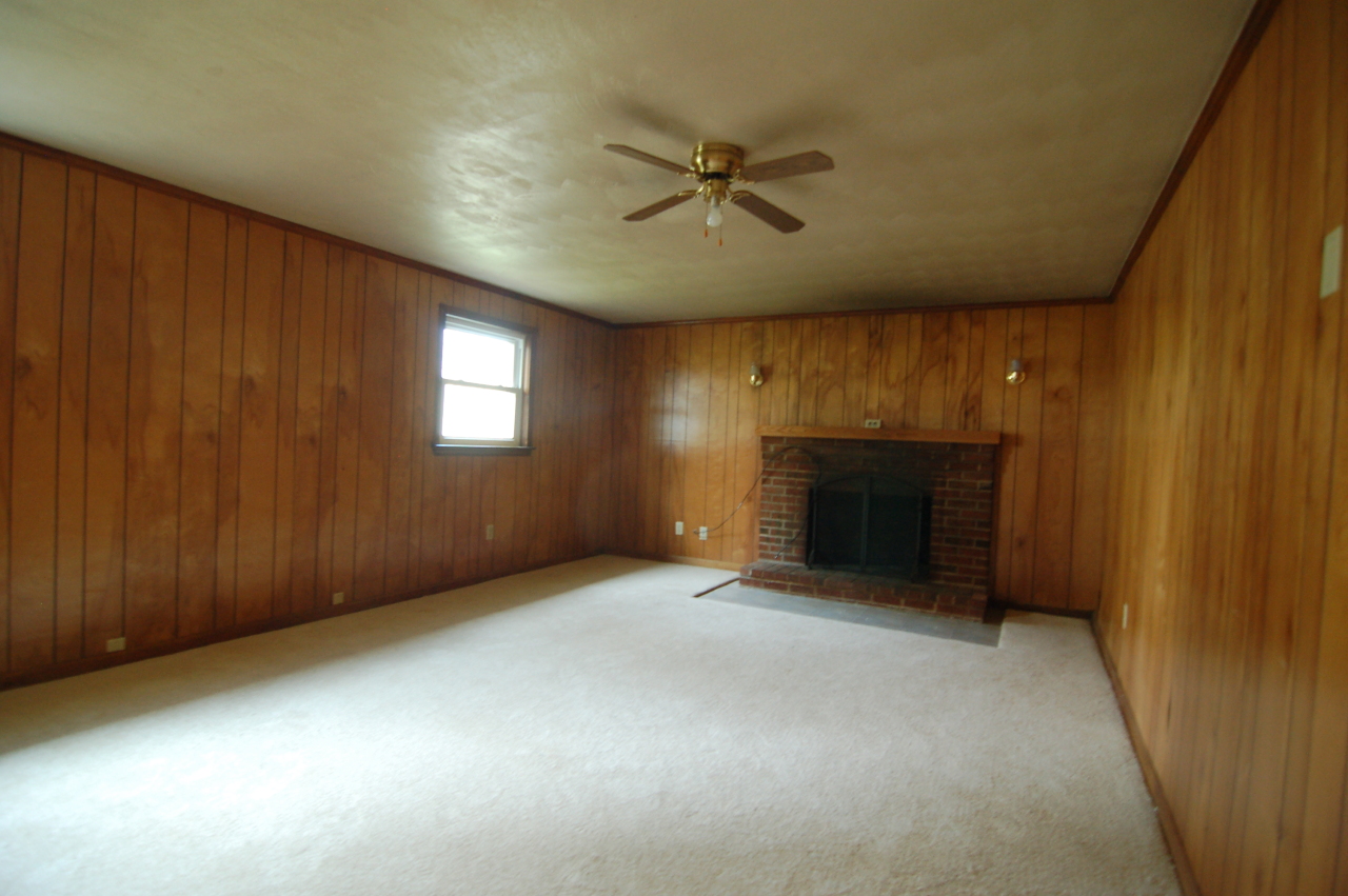 1100 Shady Run Road Vinton, VA 24179 - Photo 16 of 17 Den