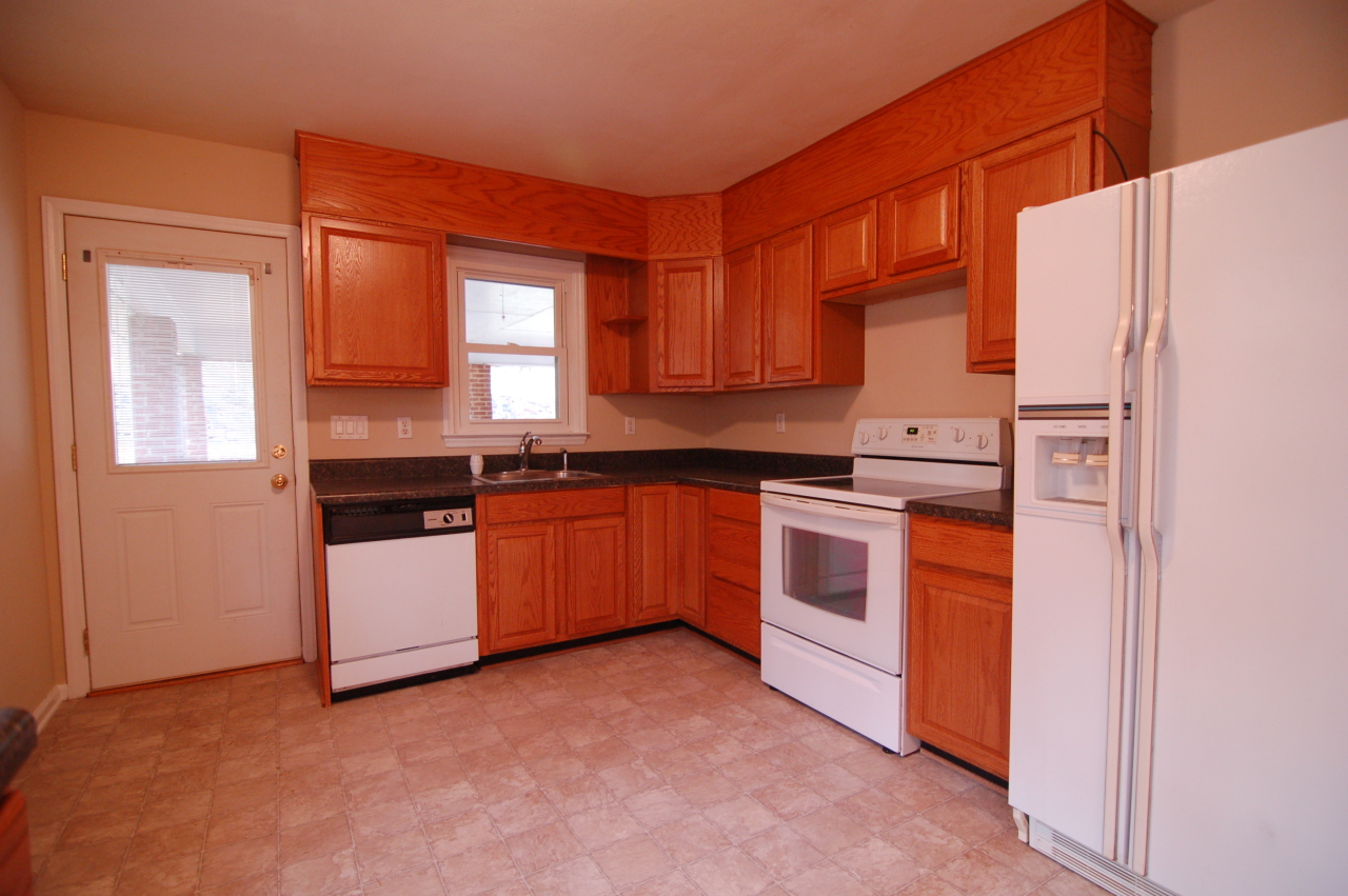 1100 Shady Run Road Vinton, VA 24179 - Photo 6 of 17 Kitchen
