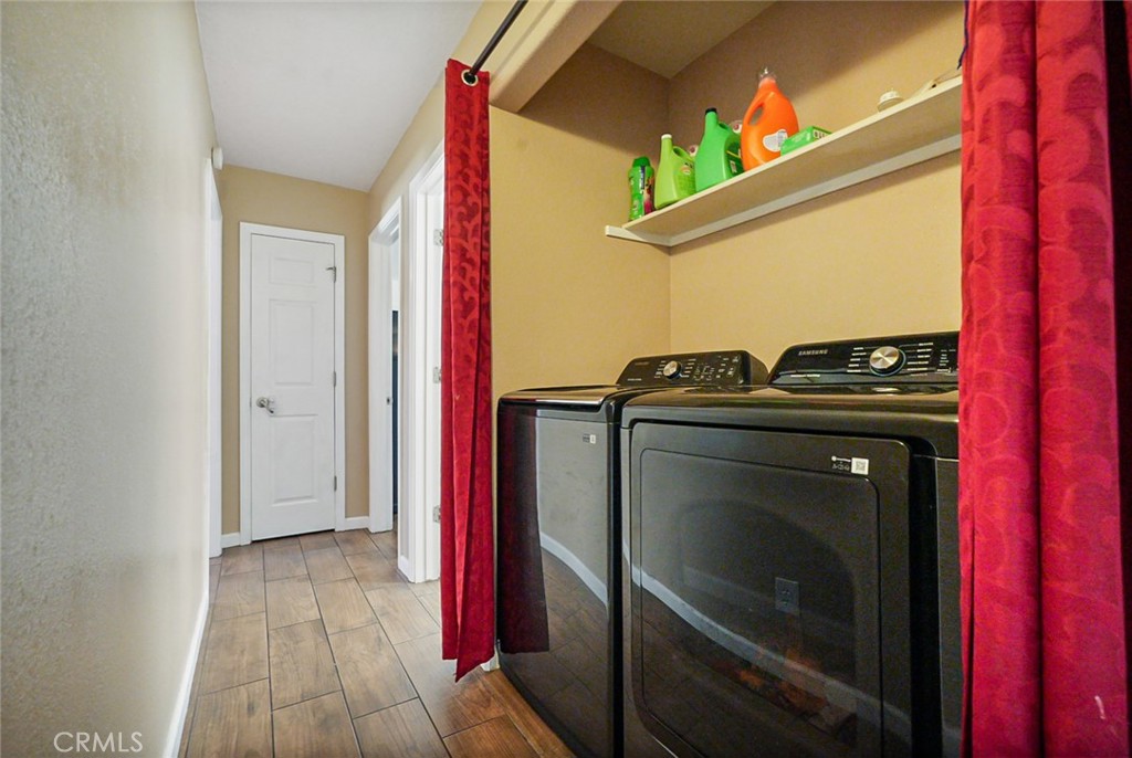 2129 Hudson Avenue Merced, CA 95348 - Photo 16 of 35 a utility room with dryer and washer
