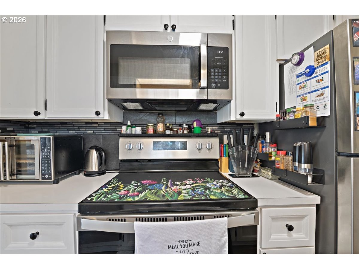 5355 River Road North, Unit 60 Keizer, OR 97303 - Photo 14 of 29 a kitchen with a stove and cabinets