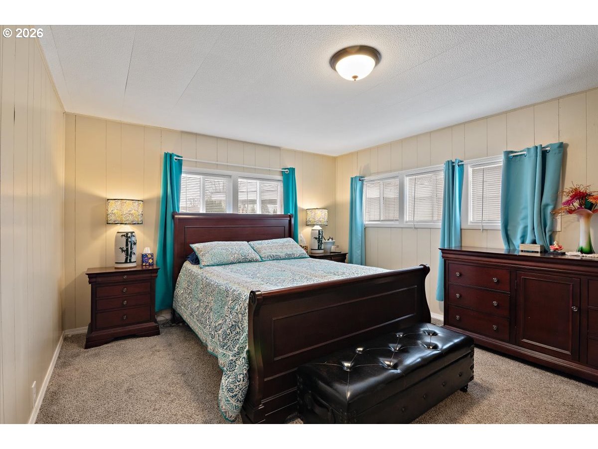 5355 River Road North, Unit 60 Keizer, OR 97303 - Photo 21 of 29 a bedroom with a bed and a dresser