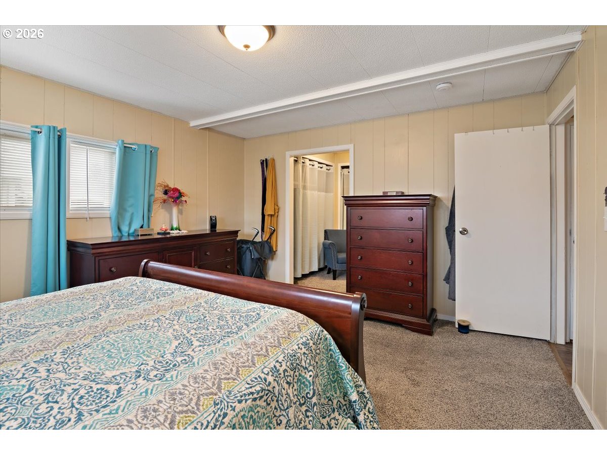 5355 River Road North, Unit 60 Keizer, OR 97303 - Photo 22 of 29 a bedroom with a bed and a dresser