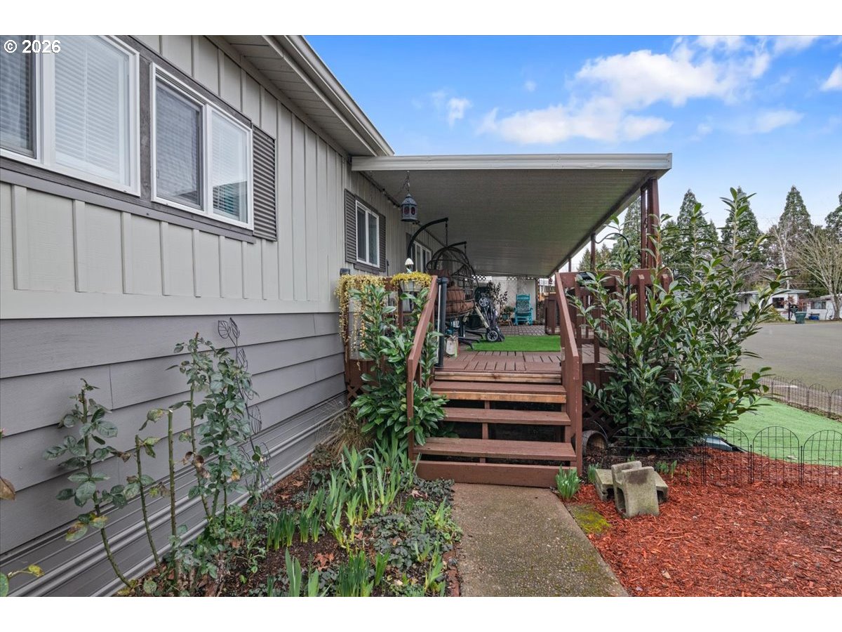 5355 River Road North, Unit 60 Keizer, OR 97303 - Photo 27 of 29 a view of outdoor space and yard
