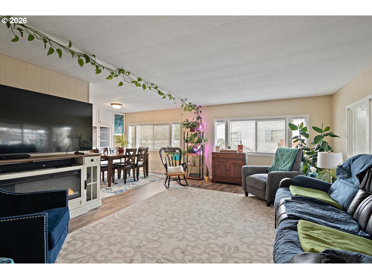 5355 River Road North, Unit 60 Keizer, OR 97303 - Photo 6 of 29 a living room with furniture and a flat screen tv