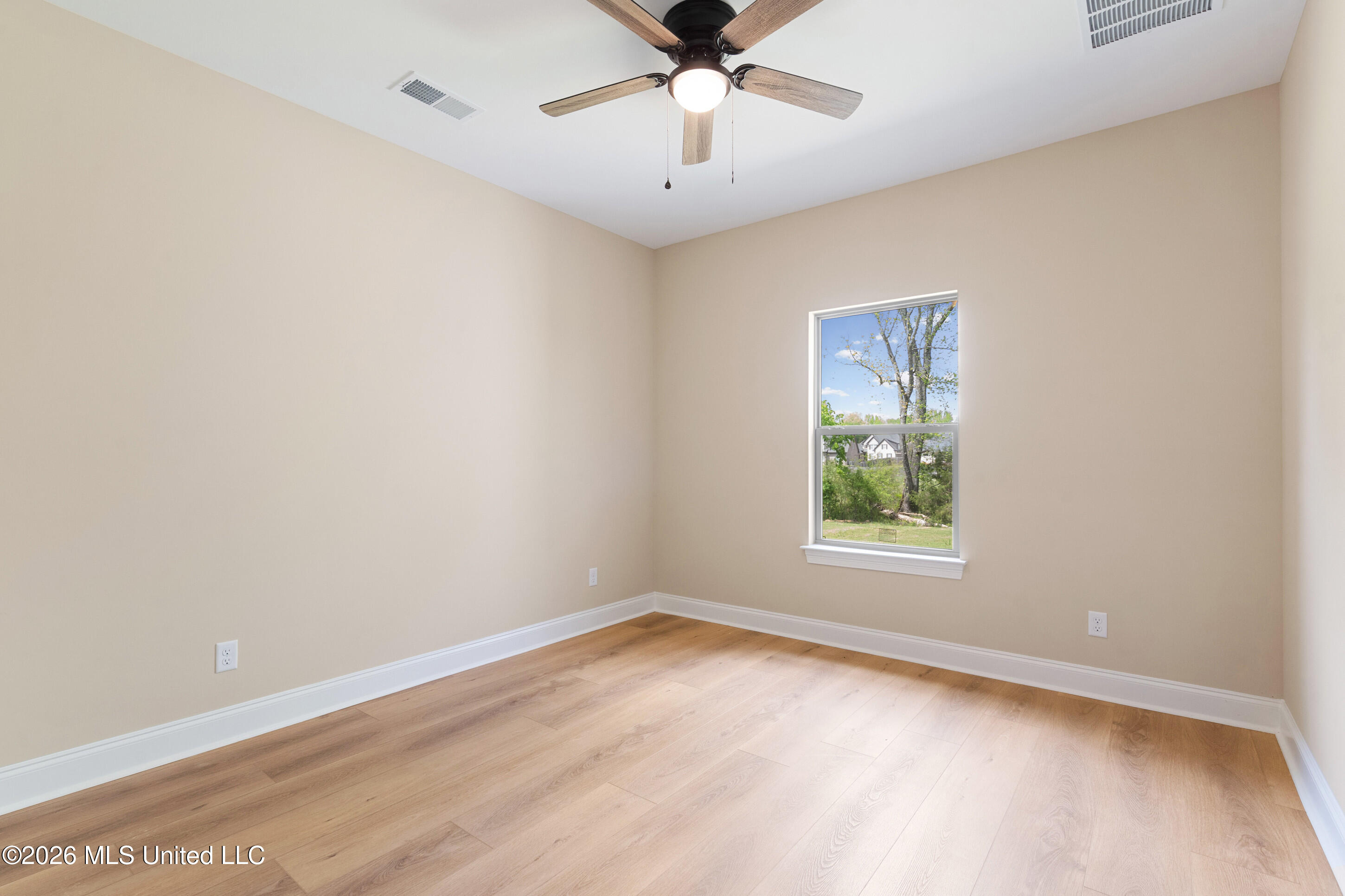 1650 Ashtons Lane Hernando, MS 38632 - Photo 21 of 38 Downstairs Guest Bedroom