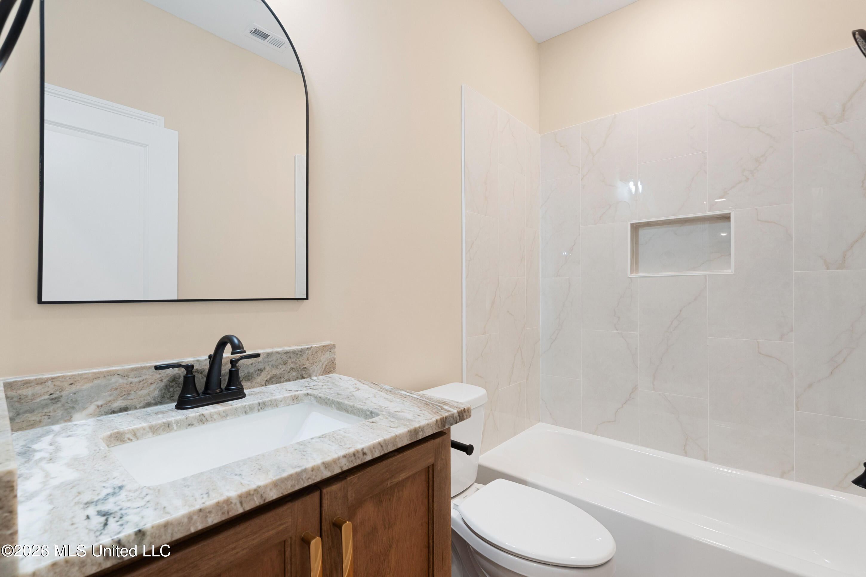 1650 Ashtons Lane Hernando, MS 38632 - Photo 22 of 38 Downstairs Guest Bathroom
