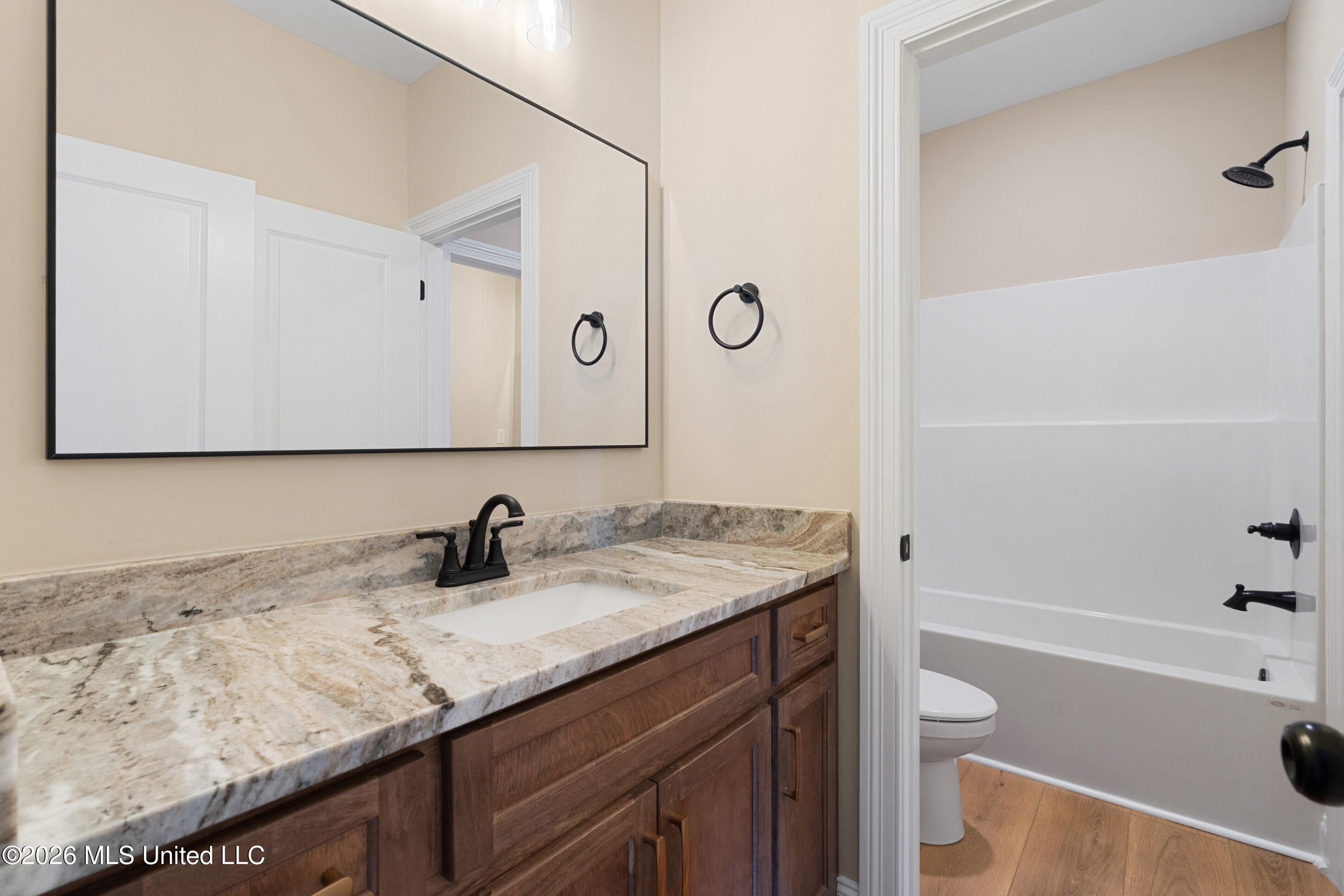 1650 Ashtons Lane Hernando, MS 38632 - Photo 26 of 38 Jack & Jill Bathroom Upstairs