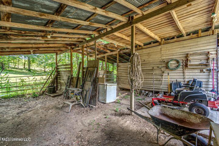4156 Raymond Road Hazlehurst, MS 39083 - Photo 19 of 45 Barn