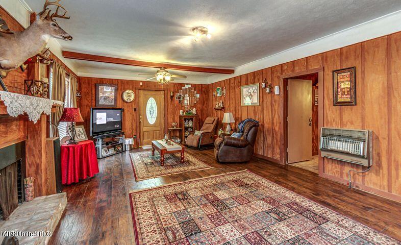 4156 Raymond Road Hazlehurst, MS 39083 - Photo 28 of 45 Living Room
