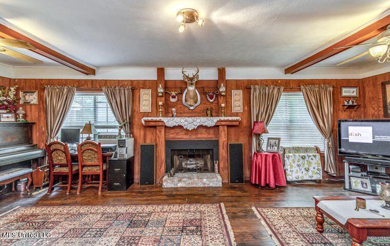 4156 Raymond Road Hazlehurst, MS 39083 - Photo 32 of 45 Living Room