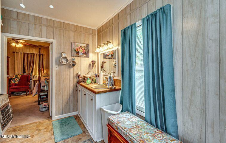4156 Raymond Road Hazlehurst, MS 39083 - Photo 36 of 45 Primary Bath