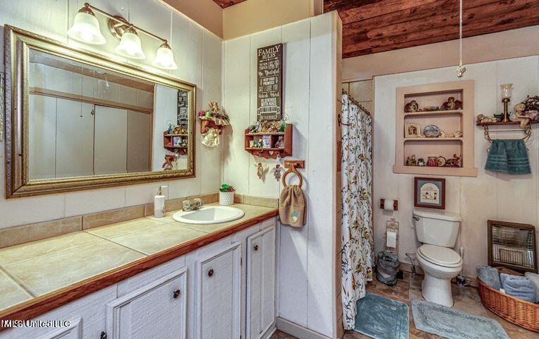 4156 Raymond Road Hazlehurst, MS 39083 - Photo 42 of 45 Guest Bath