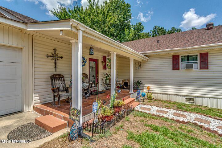 4156 Raymond Road Hazlehurst, MS 39083 - Photo 9 of 45 Porch
