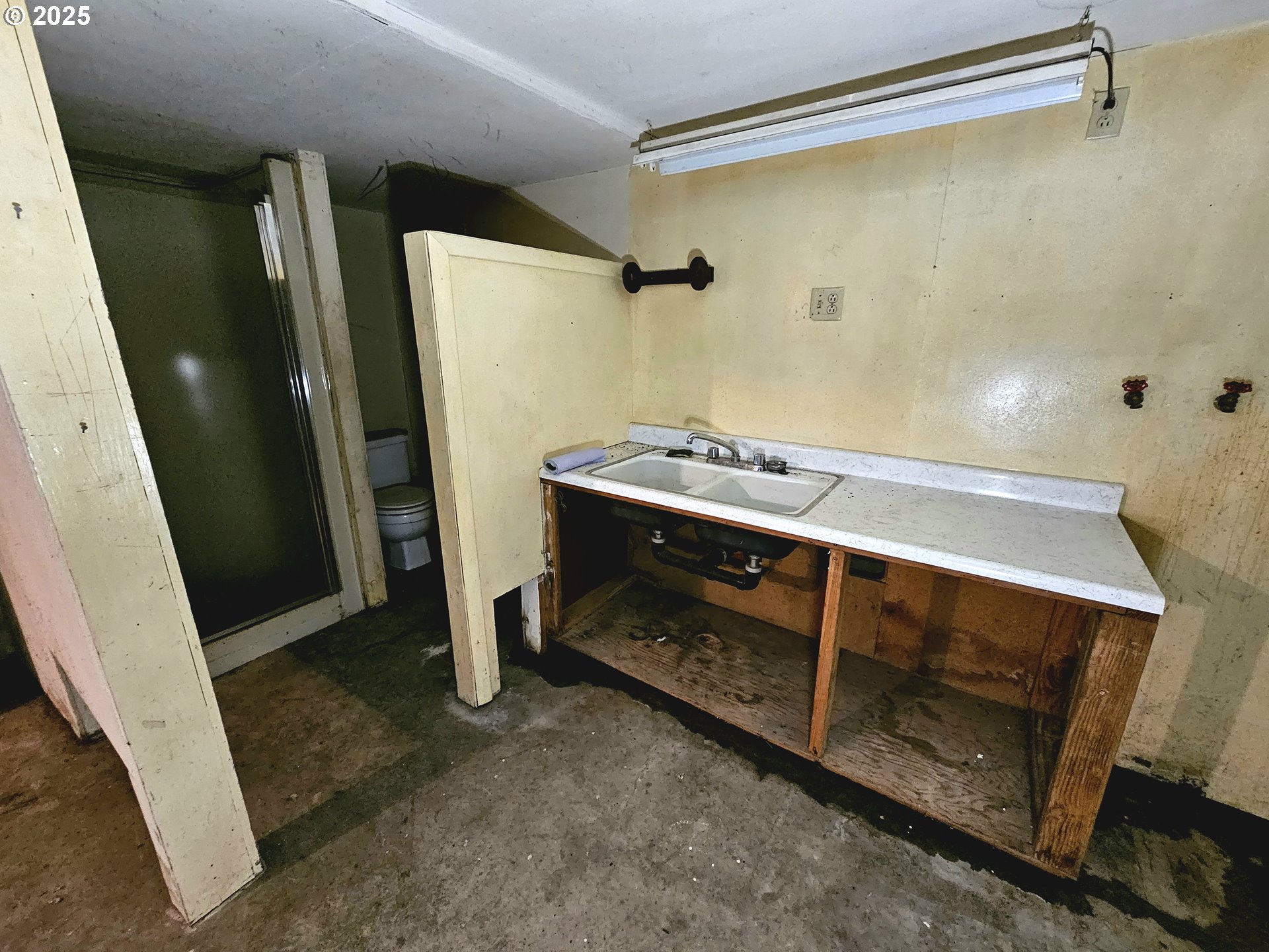 32373 Southwest JP W Road Scappoose, OR 97056 - Photo 35 of 44 a bathroom with a sink a toilet and a shower
