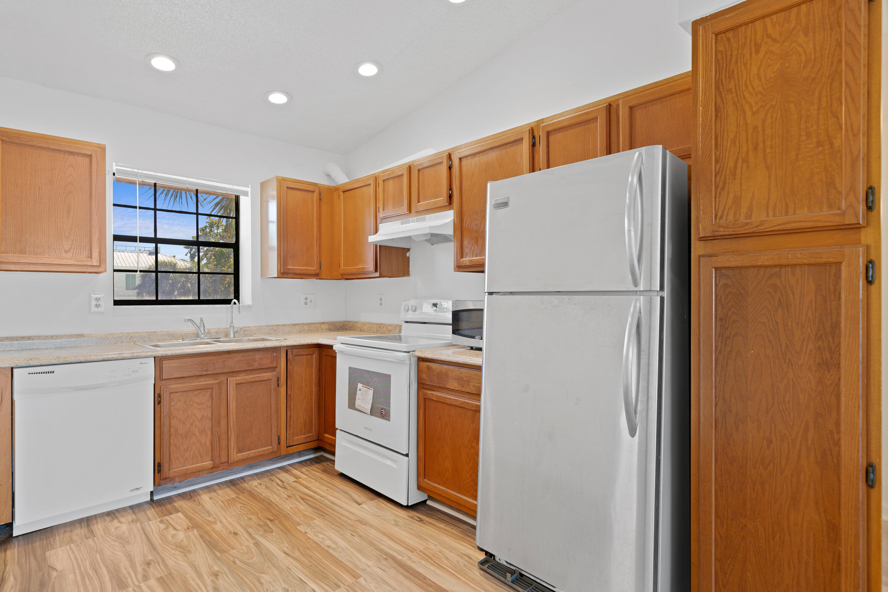 2650 Greenwood Terrace, Unit 2180 Boca Raton, FL 33431 - Photo 5 of 30 Kitchen
