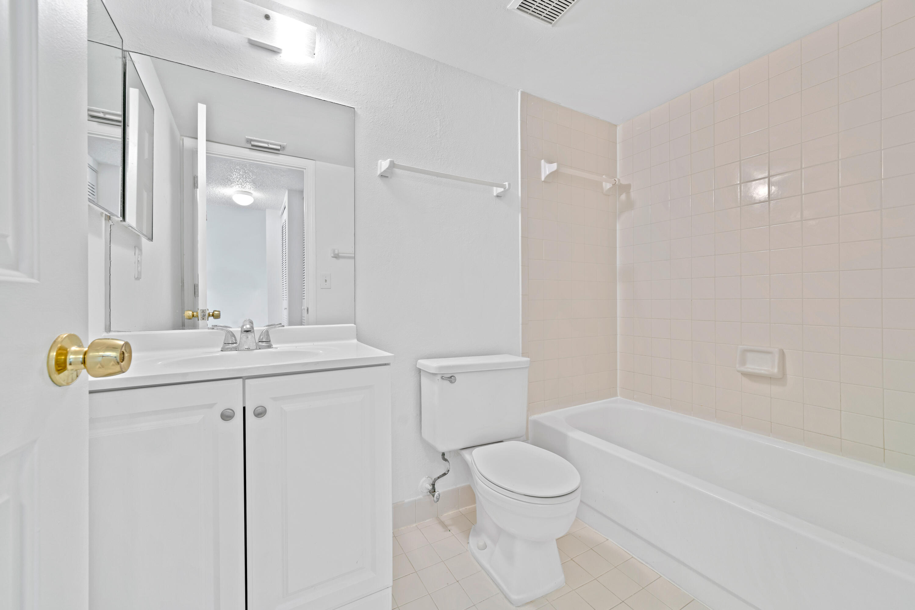2650 Greenwood Terrace, Unit 2180 Boca Raton, FL 33431 - Photo 10 of 30 Bathroom #2