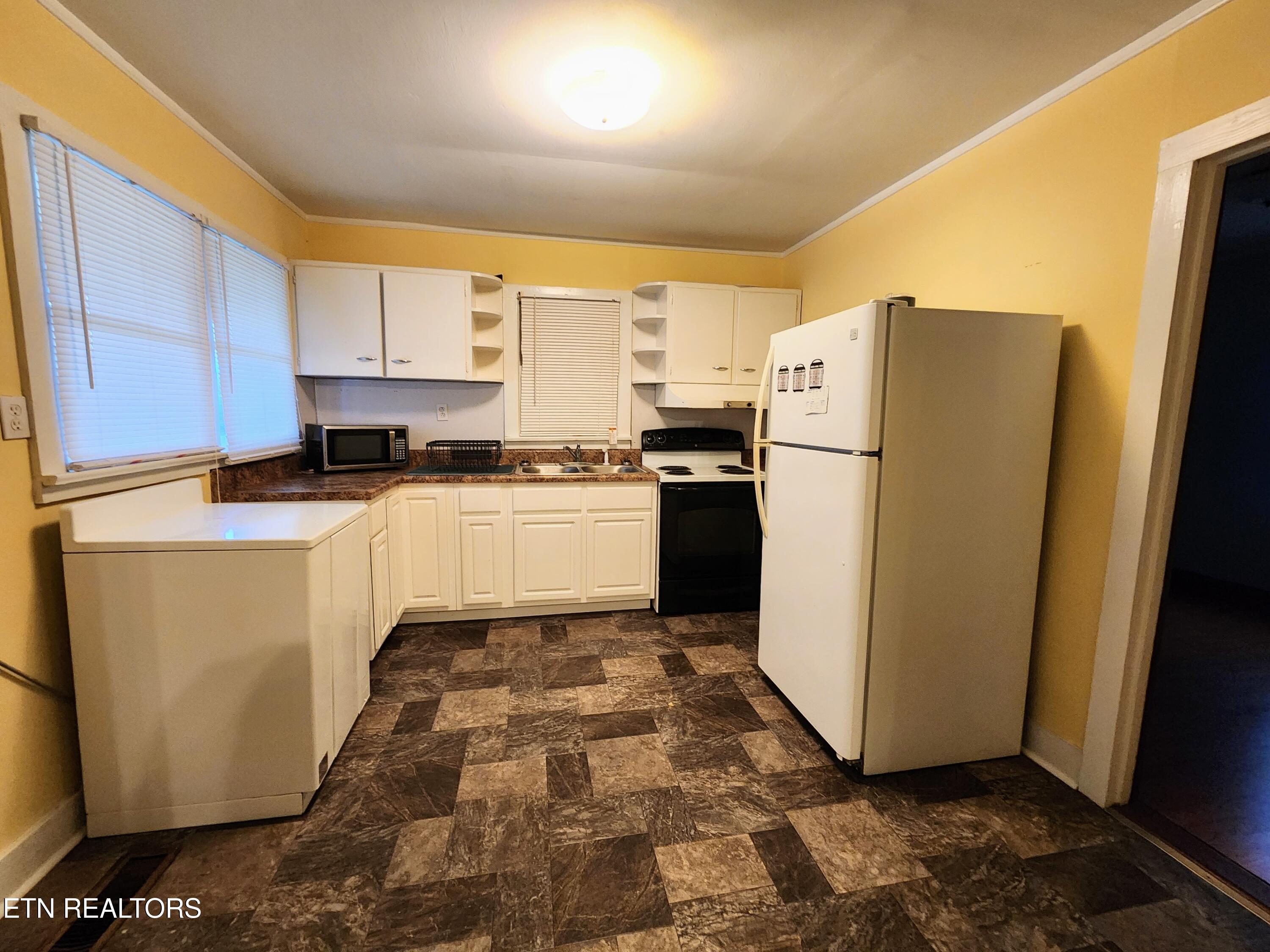 262 Harding Road Harriman, TN 37748 - Photo 11 of 33 Kitchen