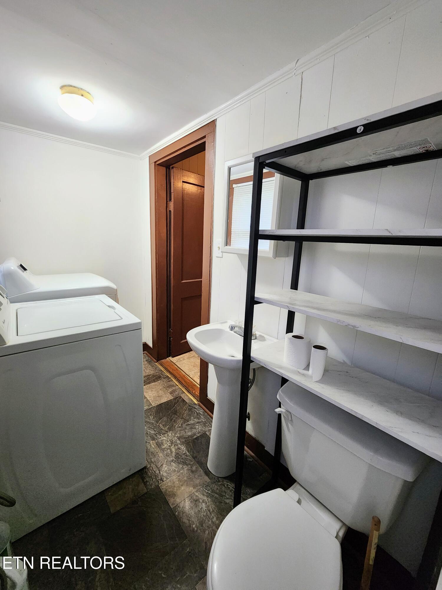 262 Harding Road Harriman, TN 37748 - Photo 18 of 33 Bathroom