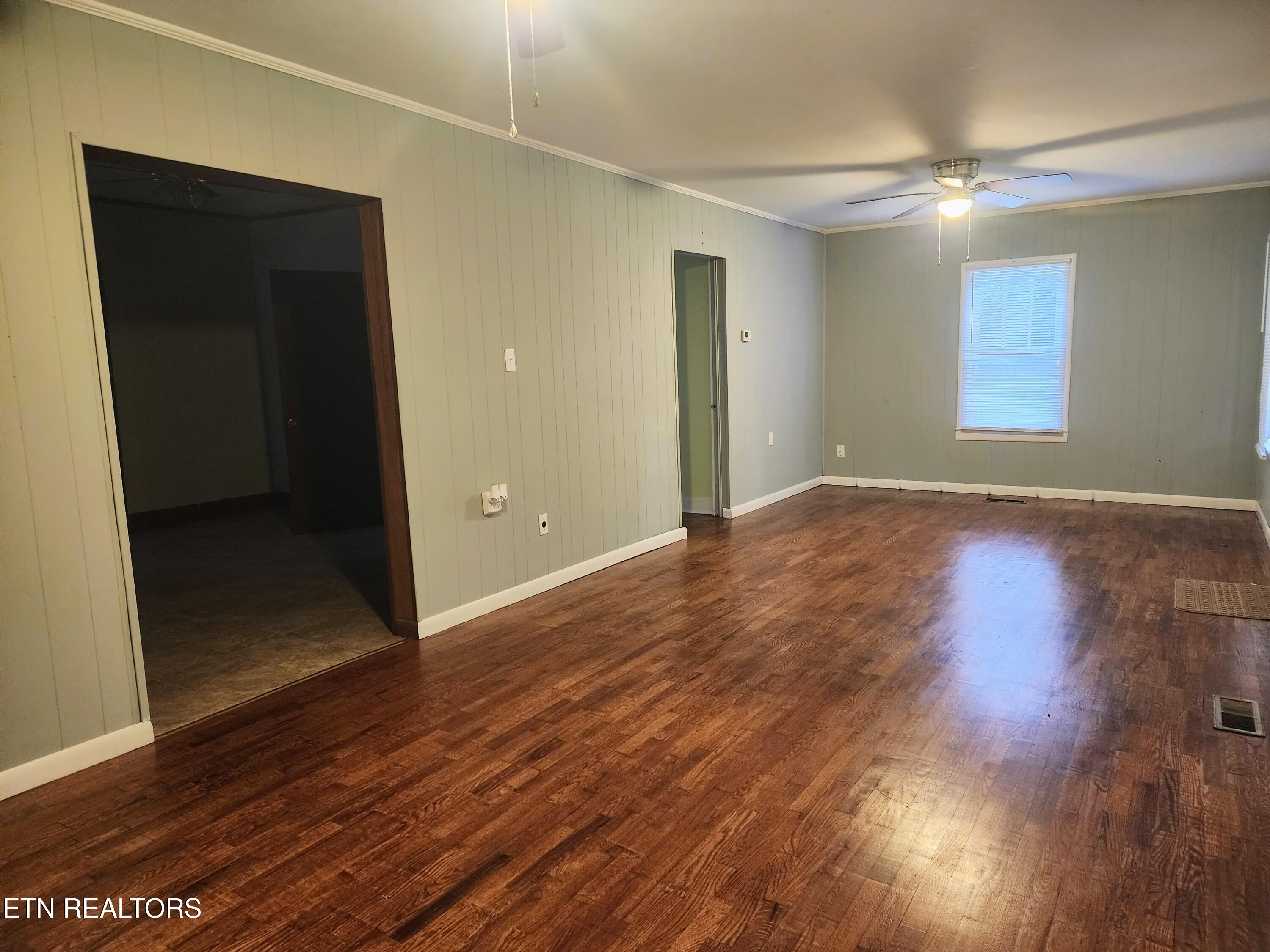 262 Harding Road Harriman, TN 37748 - Photo 26 of 33 Living Room