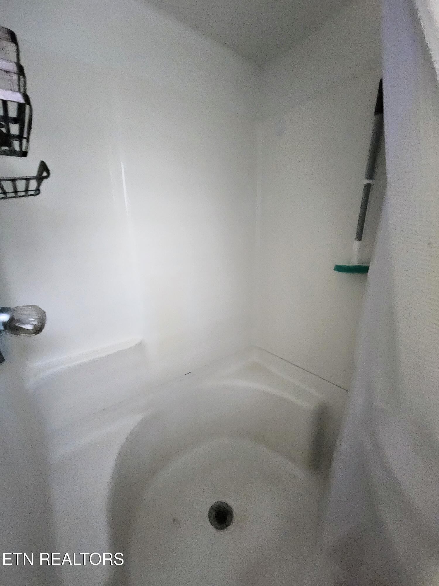 262 Harding Road Harriman, TN 37748 - Photo 29 of 33 Shower
