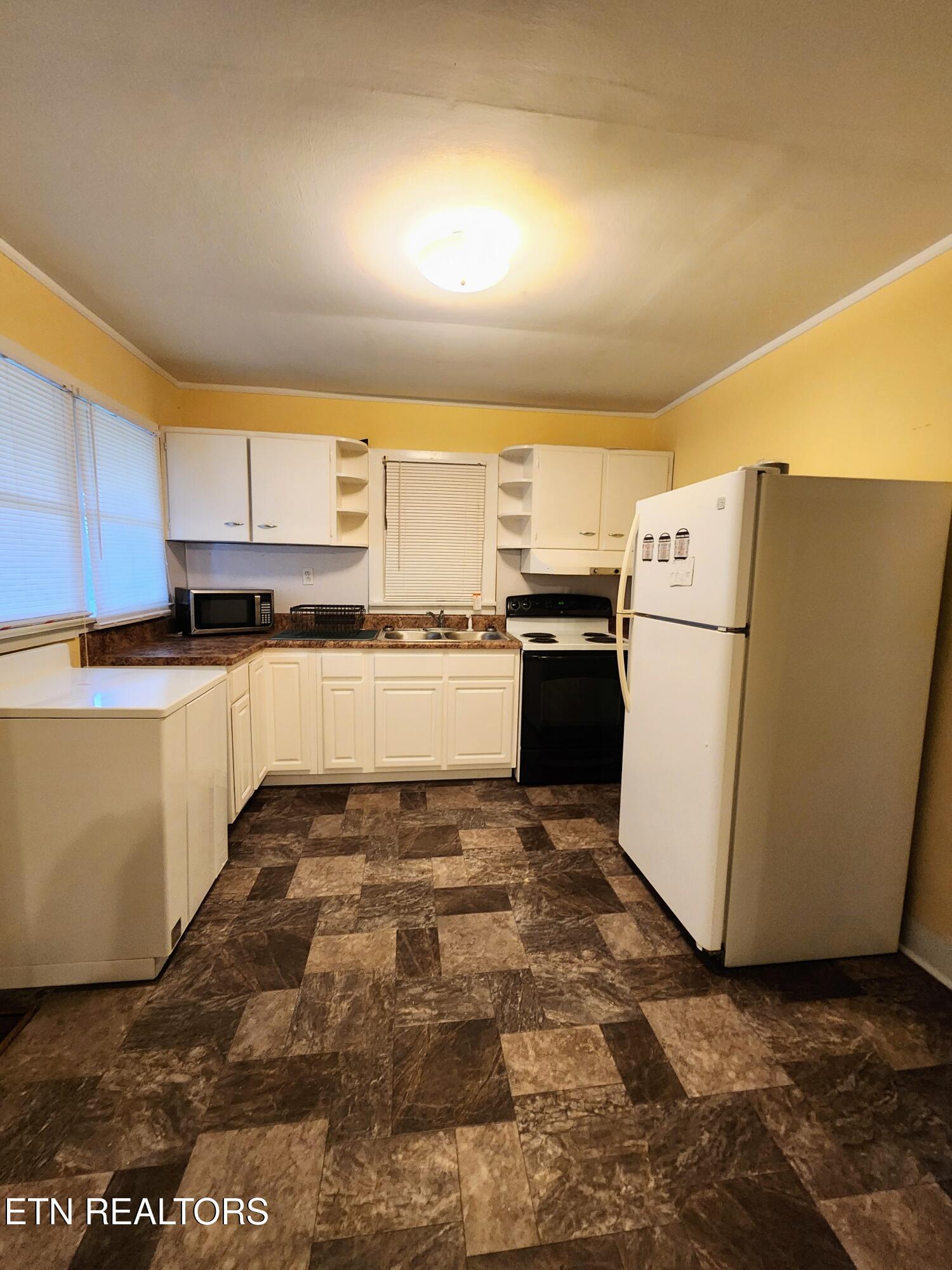 262 Harding Road Harriman, TN 37748 - Photo 30 of 33 Kitchen