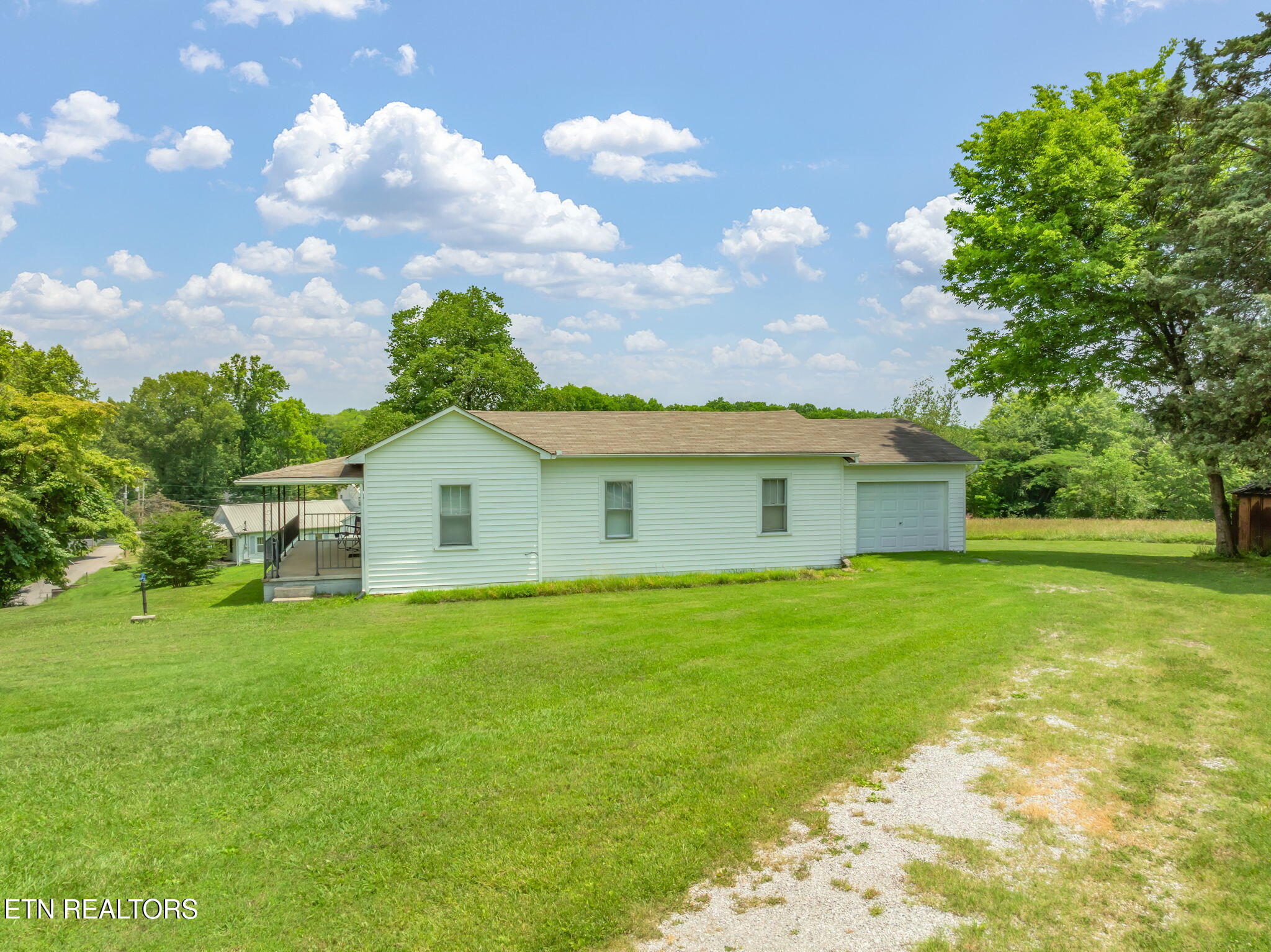 262 Harding Road Harriman, TN 37748 - Photo 5 of 33 Side