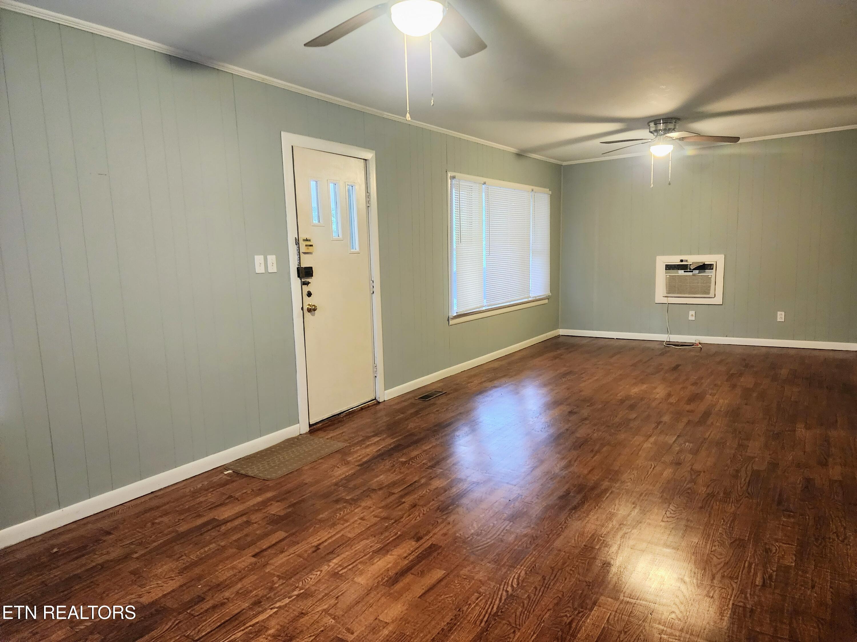 262 Harding Road Harriman, TN 37748 - Photo 9 of 33 Living Room