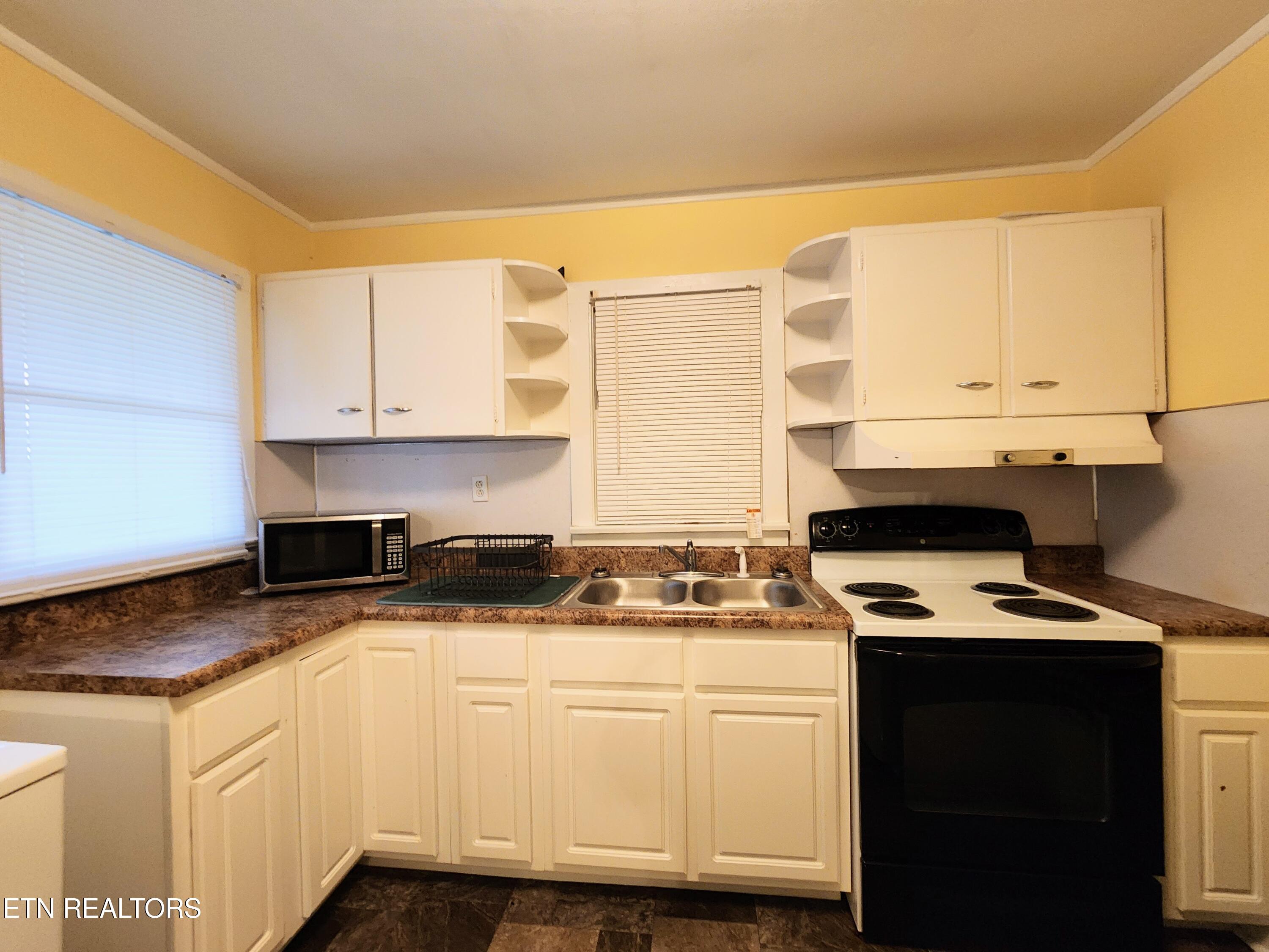 262 Harding Road Harriman, TN 37748 - Photo 10 of 33 Kitchen