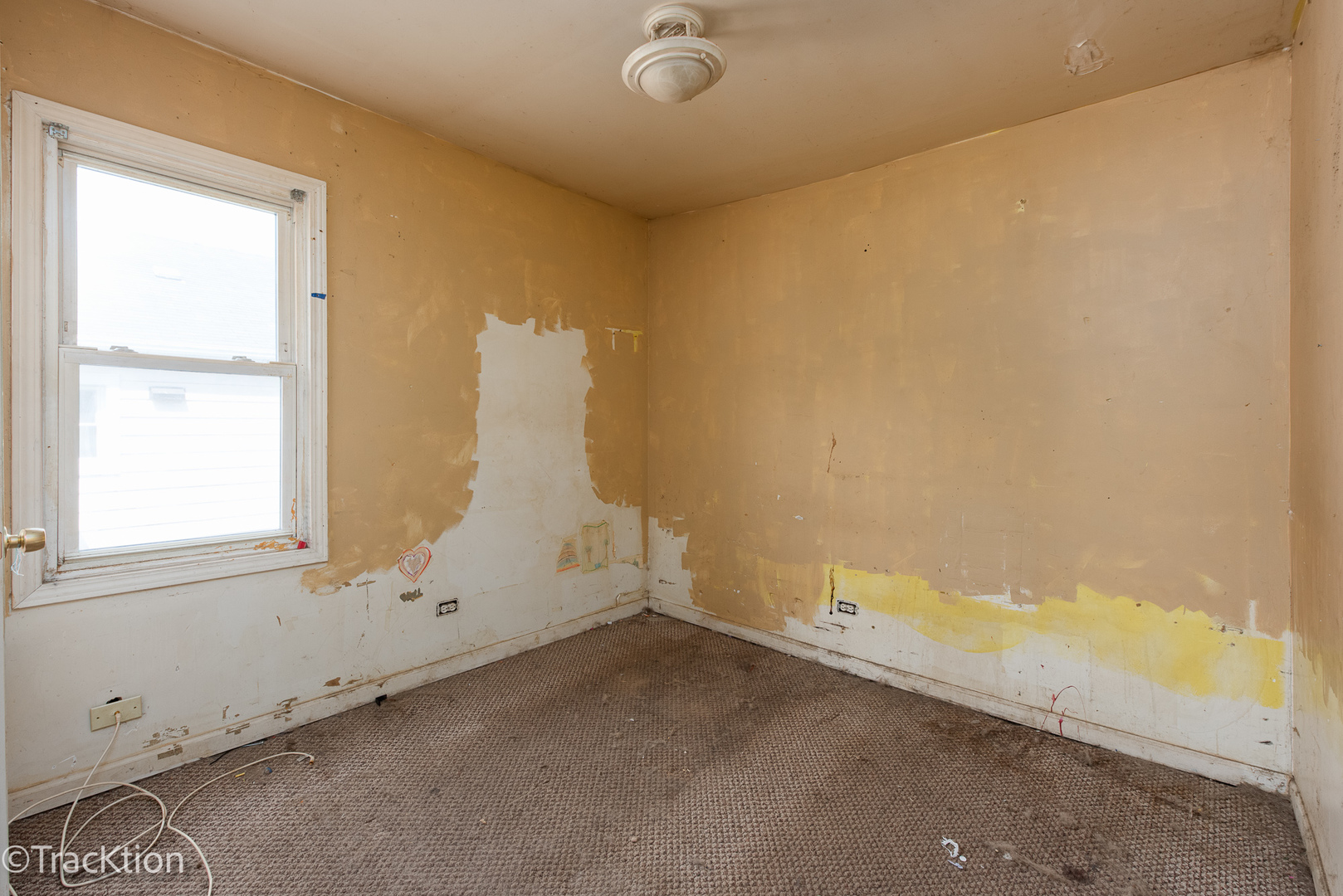 910 East Krage Drive Addison, IL 60101 - Photo 4 of 11 an empty room with a window