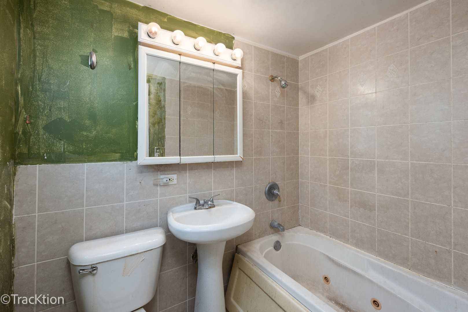 910 East Krage Drive Addison, IL 60101 - Photo 6 of 11 a bathroom with a sink toilet and shower