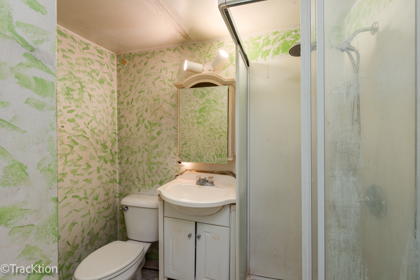 910 East Krage Drive Addison, IL 60101 - Photo 8 of 11 a bathroom with a sink a toilet and shower